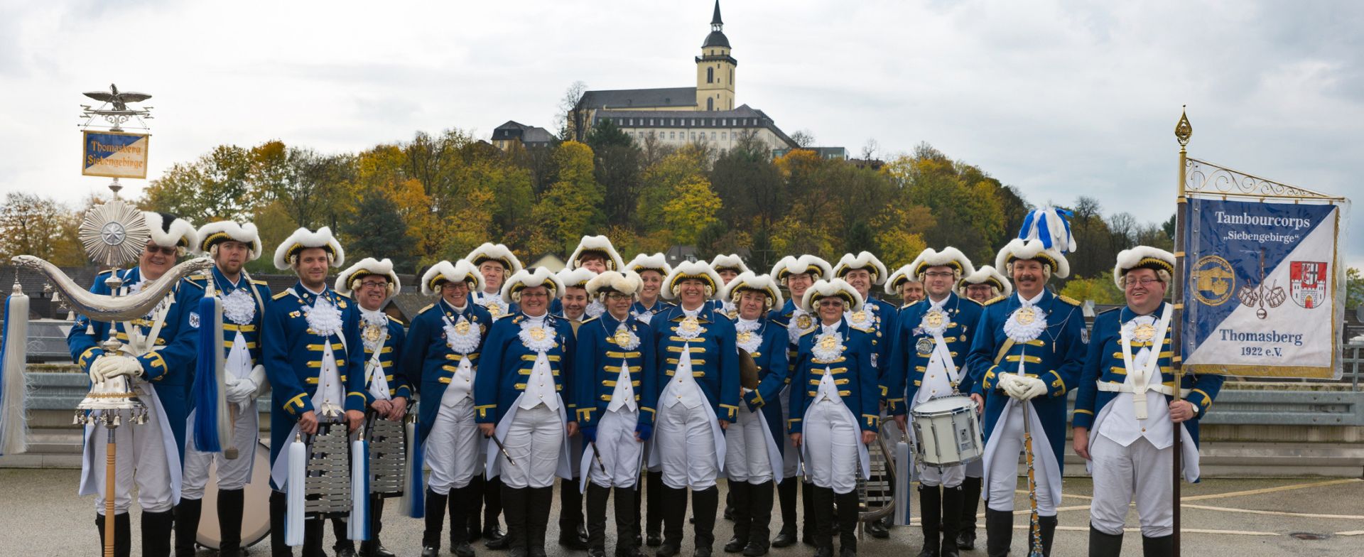 Regimentsspielmannszug Tambourcorps "Siebengebirge" Thomasberg 1922 e.V. - Siegburger Funken "Blau-Weiss" von 1859 e.V.